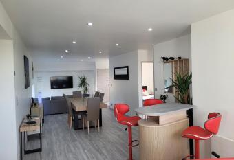 Aux portes du Mont has Balcony rooms