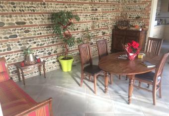 Magnifique maison toulousaine has Balcony rooms