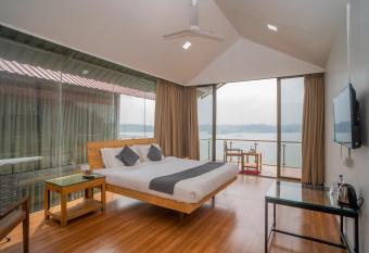 Shvas Island Resort has Smoking rooms