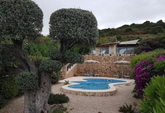 House / Villa Matrix - Domus de Maria has rooms with a private hot tub