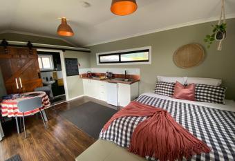 Tiny Home on a Hill has Balcony rooms