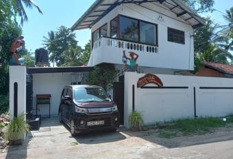 SKY Villa has rooms with a private hot tub