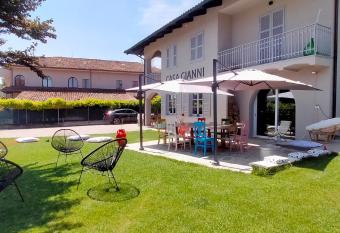 CASA GIANNI has Balcony rooms