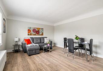 1BR Apt w Queen Bed & Netflix - Near Downtown allows 18 year olds to book a room