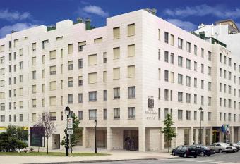 Oca Villa de Avil  s Hotel allows 18 year olds to book a room