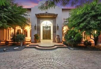 yorba linda 2 bedrooms 2 bath Spanish art manor has Balcony rooms