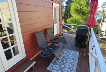 Romantic Tiny Cabin- With Lake View! has Balcony rooms