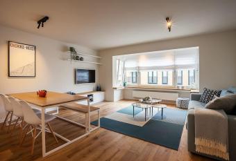 2 slaapkamer appartement met zeezicht (+strandcabine) has Balcony rooms