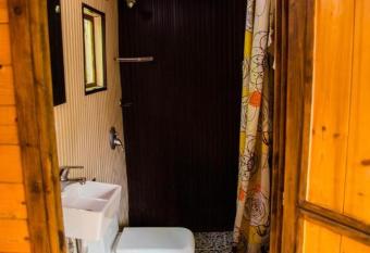 Kashmir gypsy paradise has Smoking rooms