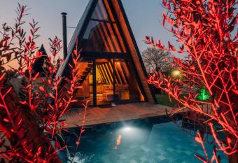 KARMATTE BUNGALOW has Balcony rooms