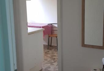 Hafenstr.187 allows 18 year olds to book a room