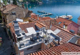 Villa Volos with 3 apartments,one with jacuzzi and two with roof terraces, FREE PRIVATE PARKING has Balcony rooms