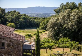 Domaine Les Perpetus has Balcony rooms