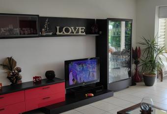 Chambre priv  e pr  s des plus belles plages du Nord allows 18 year olds to book a room