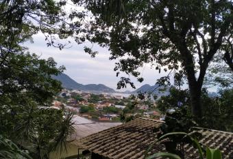 Casa Agrad  vel Pr  ximo Praia de S  o Francisco Niteroi allows 18 year olds to book a room