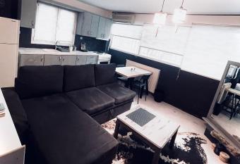    RAVEN   S   Prvt Studio has Balcony rooms