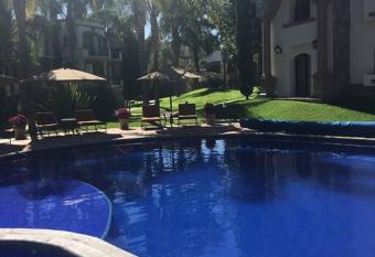 Elegante Departamento has rooms with a private hot tub