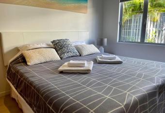Relax at Trinity Beach Getaway, Blue Lagoon, Trinity Beach allows 18 year olds to book a room