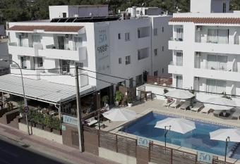 Aparthotel Fleming 50 - Adults Only allows 18 year olds to book a room