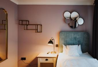 Villa Otto allows 18 year olds to book a room