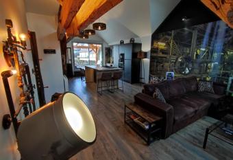 Logis 39 allows 18 year olds to book a room