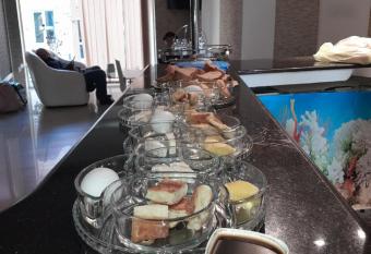 Otel golden star has Smoking/Balcony rooms