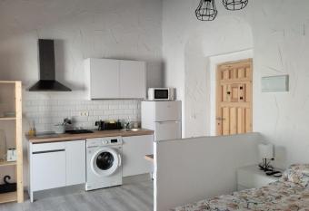 Apartamento la Buganvilla allows 18 year olds to book a room