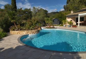 les petites roches has Balcony rooms