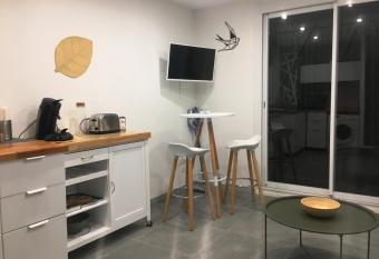 Studio cosy proche mer has Balcony rooms