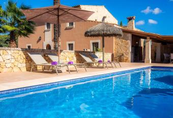 Villa Cas Cuni has Balcony rooms