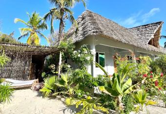 Butterfly Apartment Zanzibar allows 18 year olds to book a room