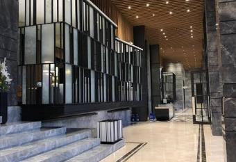 APARTMENT SPRINGWOOD RESIDENCE by HW APARTMENT has Balcony rooms