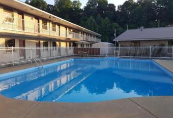 Best Budget Inn Tell City has Balcony rooms