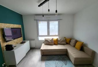 Hermeland Ile de Nantes allows 18 year olds to book a room