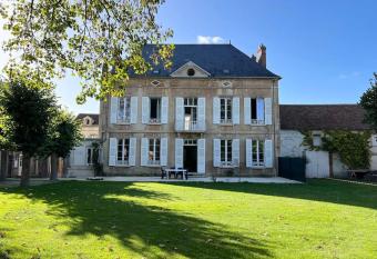 DEMEURE DU PARC has Balcony rooms