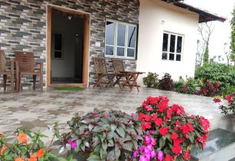 Moonlight Homestay has Balcony rooms