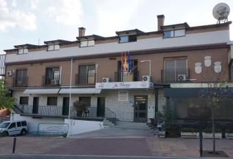 Hostal La Reserva has Balcony rooms