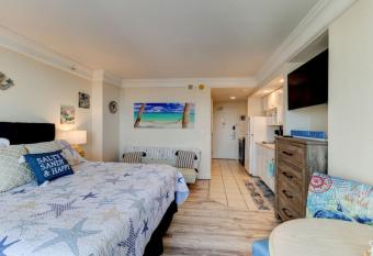 Adorable Studio with Pool Hot Tub and Tiki Bar has Balcony rooms