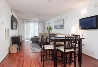 Spacious Condo Mins To Shands, University, & Downtown! allows 18 year olds to book a room