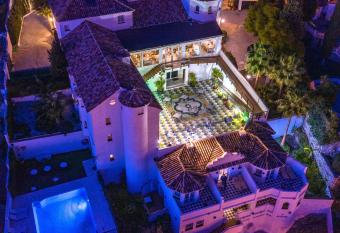 Villa Guadalupe allows 18 year olds to book a room