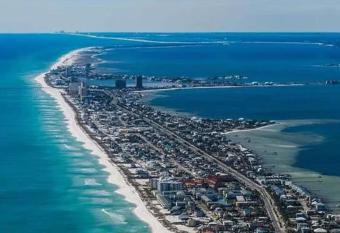 COMFY Cottage Welcomes NAS FAMILIES & Beach LOVERS allows 18 year olds to book a room