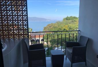 CASA RIVERA DE MORAS has rooms with a private hot tub