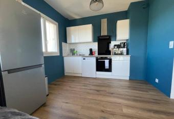 Superbe appartement enti  rement refait avec go  t has Balcony rooms