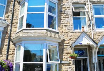 Blue Sky Bed and Breakfast has Balcony rooms
