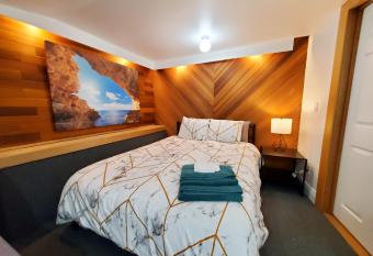 Budget private room newly furnished near Sheridan - Shared Basement - Message before booking! - Room B allows 18 year olds to book a room