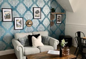 Uplands & Channel View, Richmond Tce, Uplands allows 18 year olds to book a room