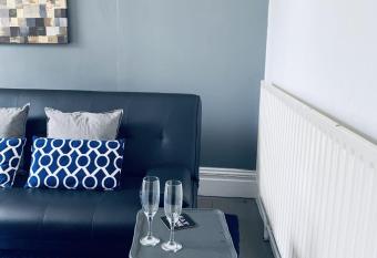 F1 16 Glanmor Cres allows 18 year olds to book a room