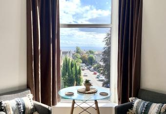 Seaview Richmond Terrace allows 18 year olds to book a room