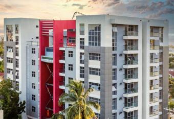 Parkhurst Lux Condo Near Devon House has Balcony rooms