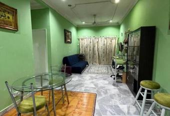 3 Bedroom s apartment with lift & free parking. has Balcony rooms